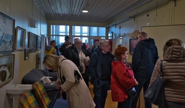 Full rulle på kommersen när Lions Ekenäs ordnade loppis 22.3.2025 (foto: Henry Andersson)
